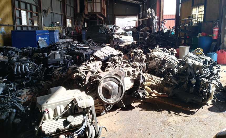 auto-wreckers-brisbane-old-engines